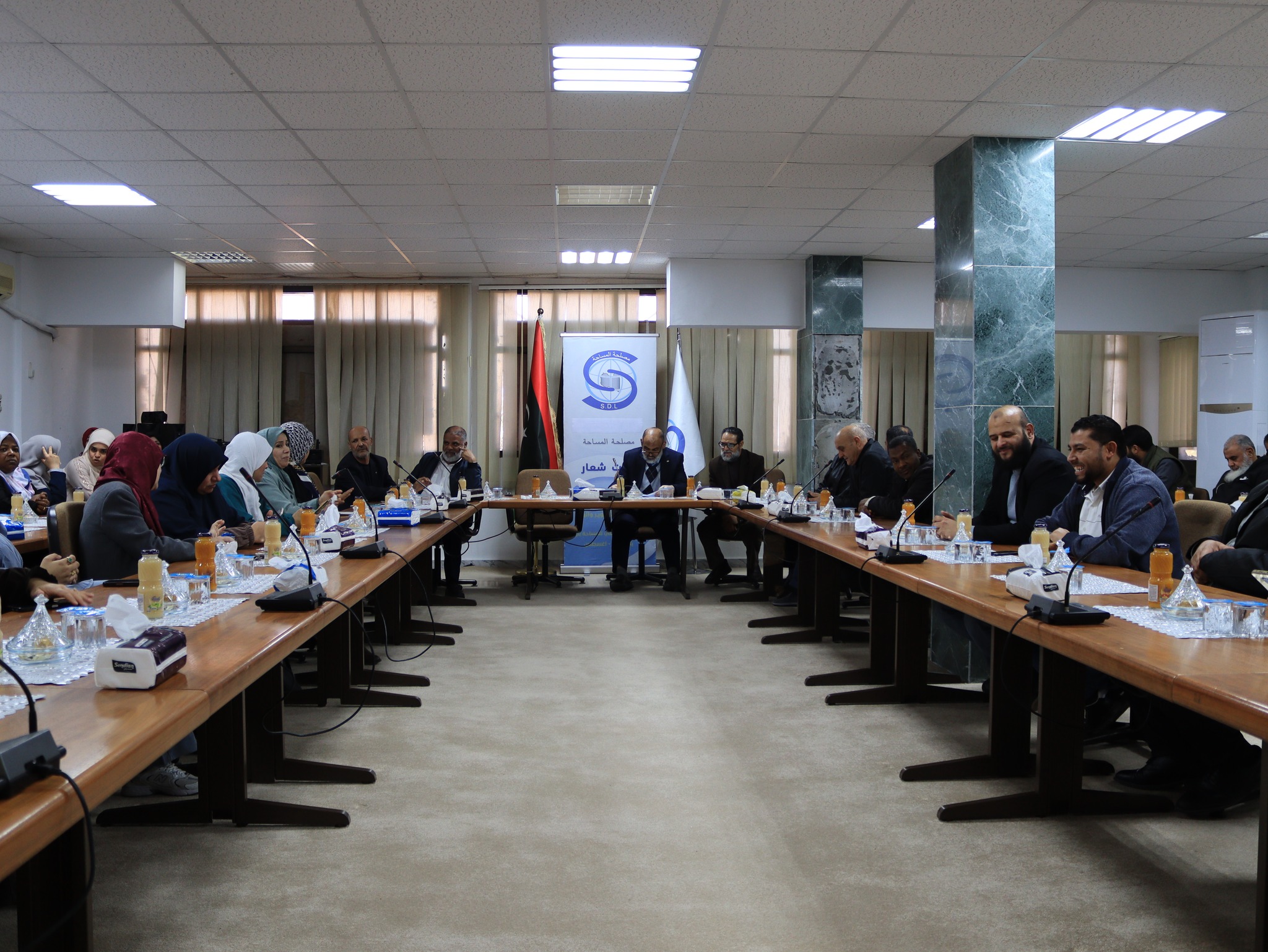 أقم يوم الاثيين الموافق 2026/1/5 م أجتماعا موسعاً ضمن مدير عام مصلحة المساحة ومدراء الادارات والمكاتب ورؤساء الآقسام وجميع الموظفين المصلحة