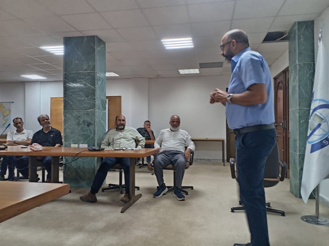 محاضرة بعنوان مهارات التواصل داخل بيئة العمل